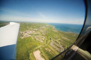 The view from the cockpit of Genesis Flight Centre’s Diamond DA40 airplane as it flies over Blue Mountain Resort.