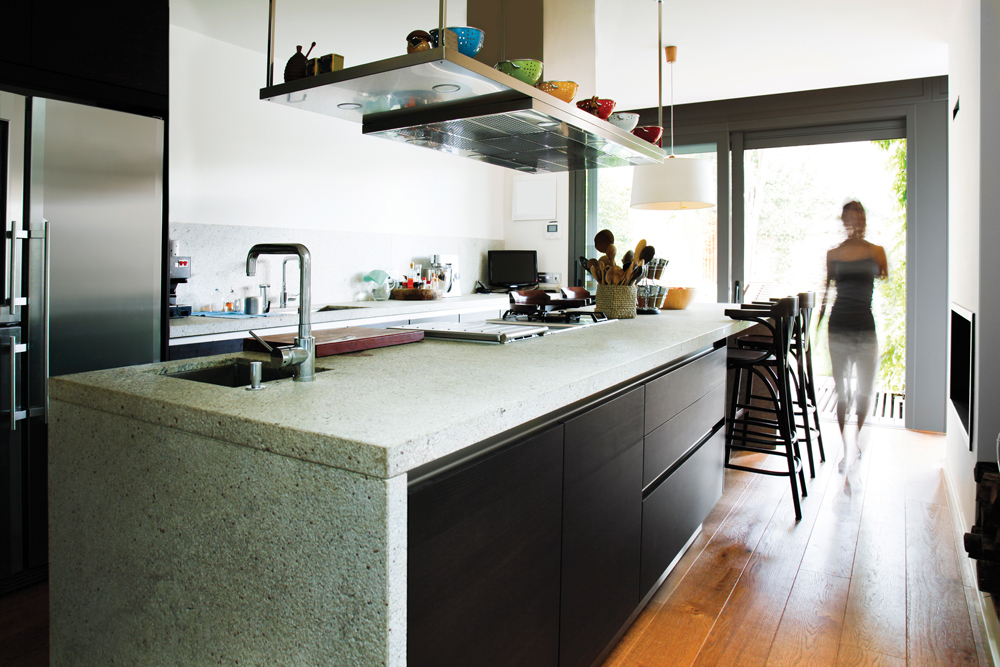The latest kitchen trends are all about clean lines, with flat-front cabinets and muted countertops with same-level seating. Some designers are even doing away with upper cabinets in today’s contemporary kitchens.