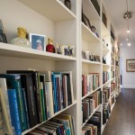 Books are in the Saunders’ blood. A hallway doubles as an extensive library. On the opposite wall hang paintings and prints depicting Collingwood history.