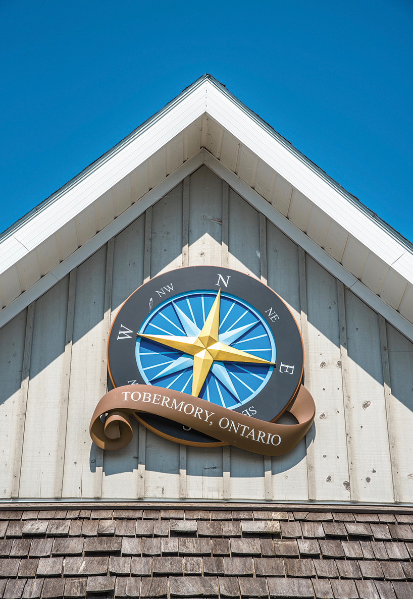 Tobermory, at the tip of the Bruce Peninsula, is a picturesque town featuring beautiful views of water, harbours and cliffs.