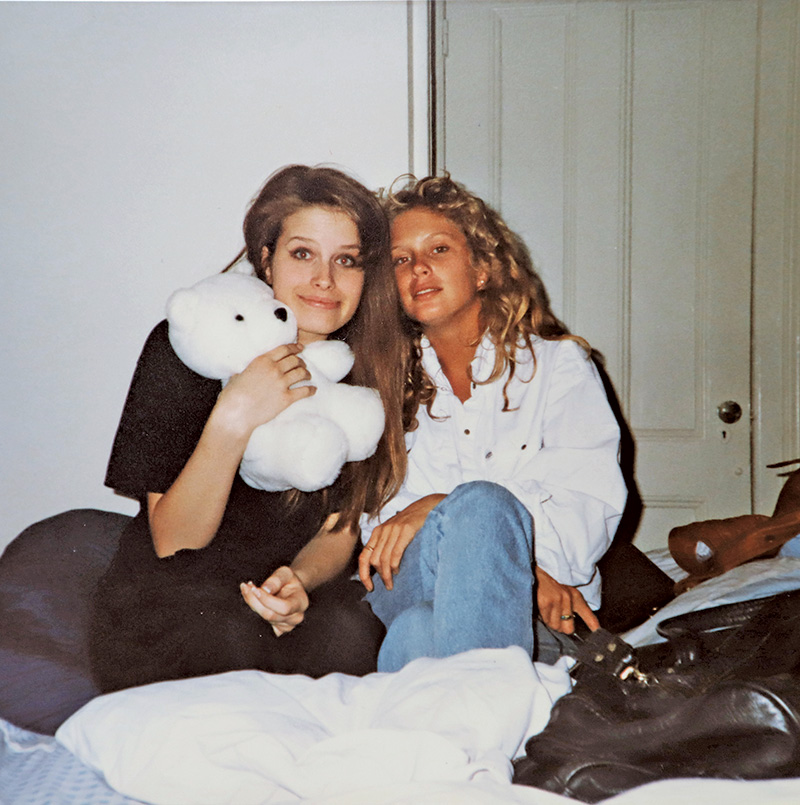 Fifteen-year-old Monika Schnarre with Rachel Hunter at Eileen Ford’s home in New York.