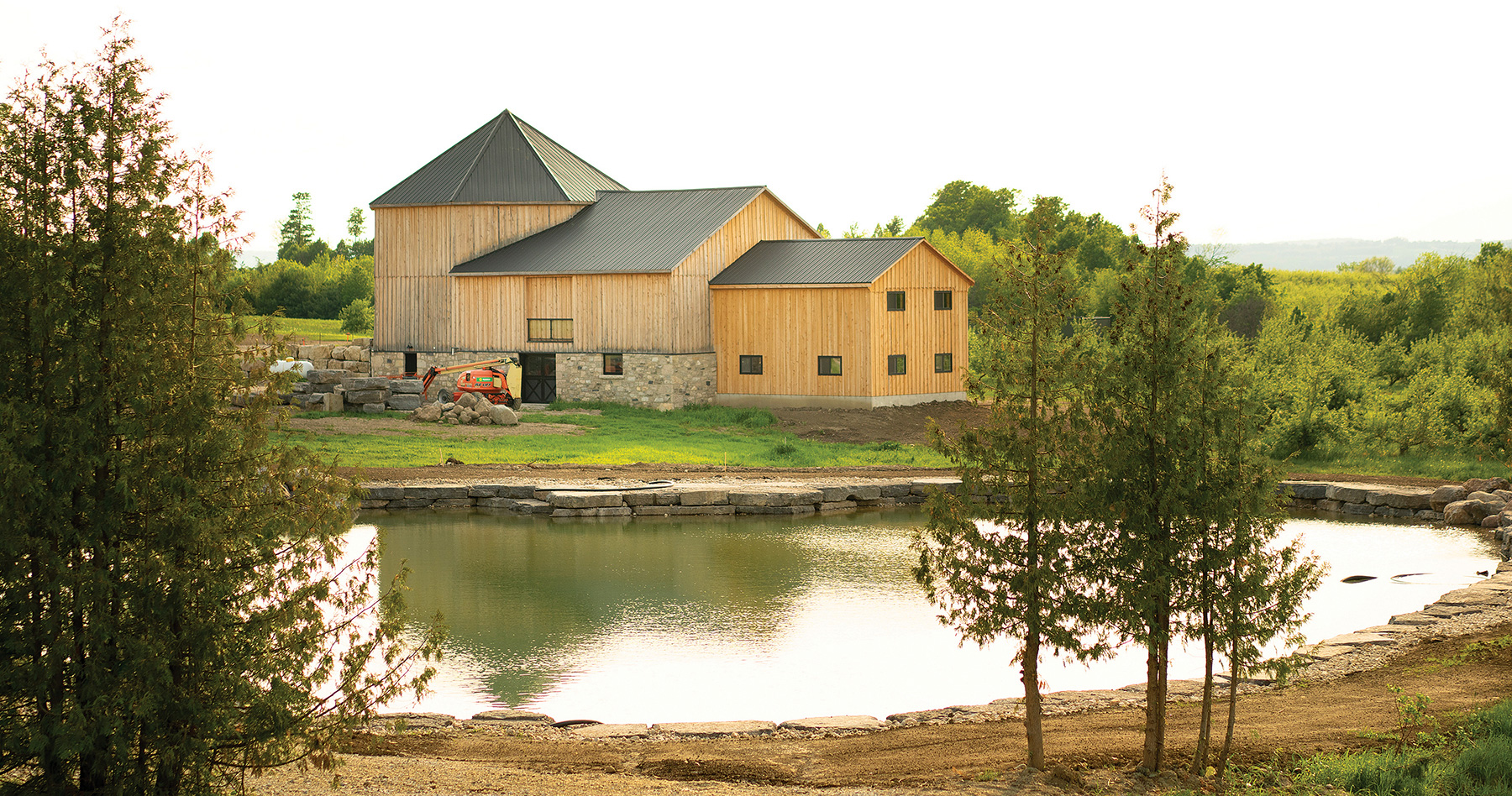 Some old barns are extensively transformed with modern amenities and technology. 
