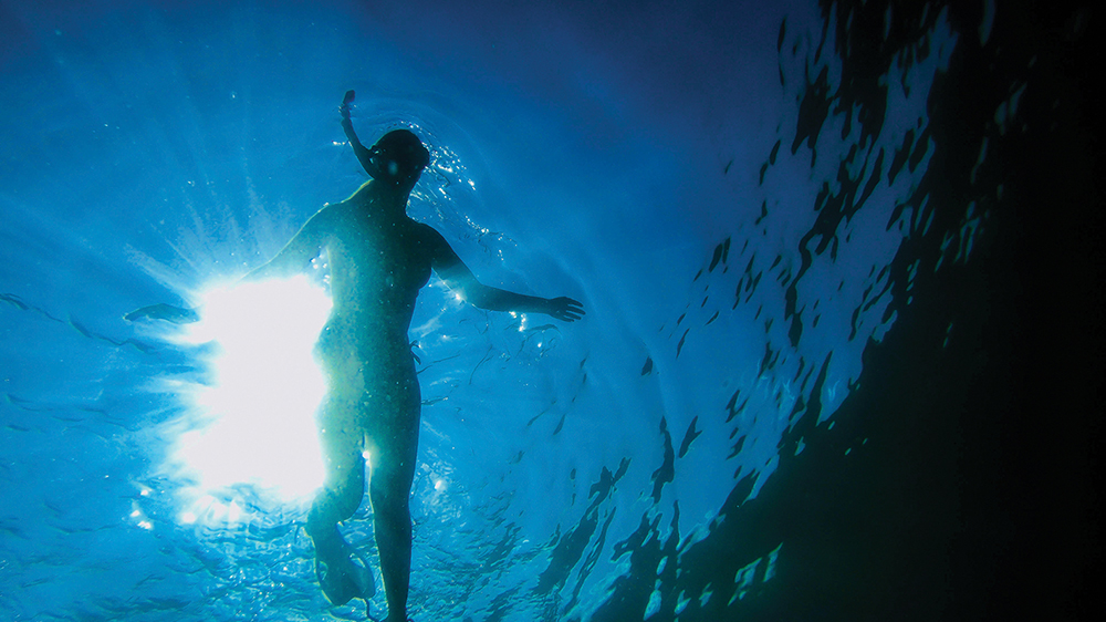 Manja Hirdes exploring the wreck of the Mary Ward.