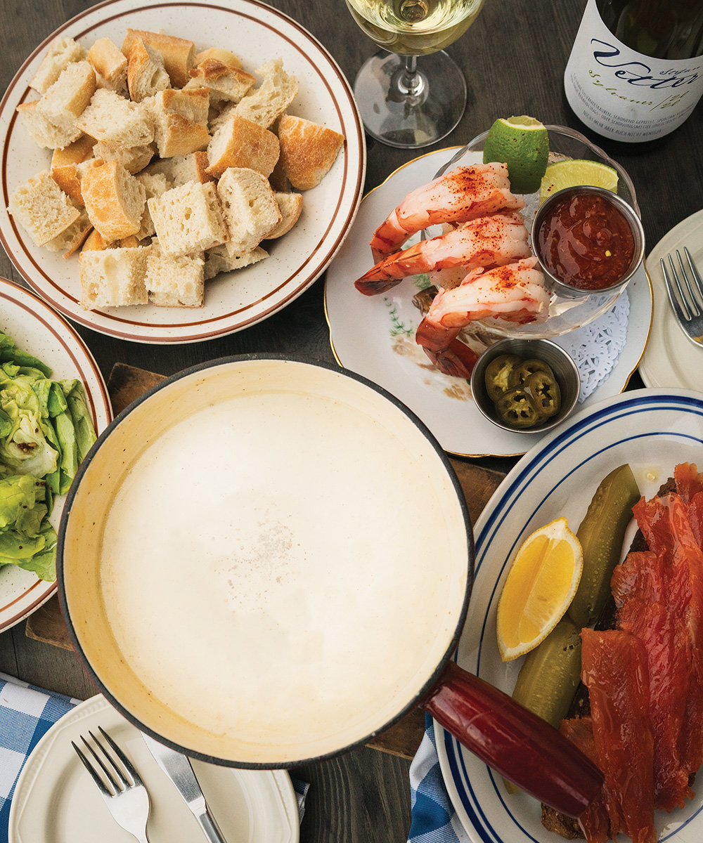 Heart’s tavern offers a selection of seafood and crispy white wines for a French-inspired après.