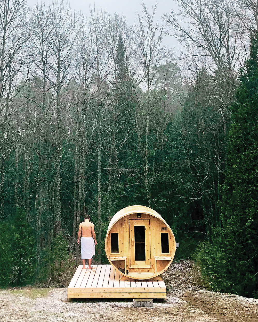 The Luna Log House (@lunaloghouse), nestled on over 10 acres of protected woodlands, offers not only the health benefits, but a bit of forest bathing as well.