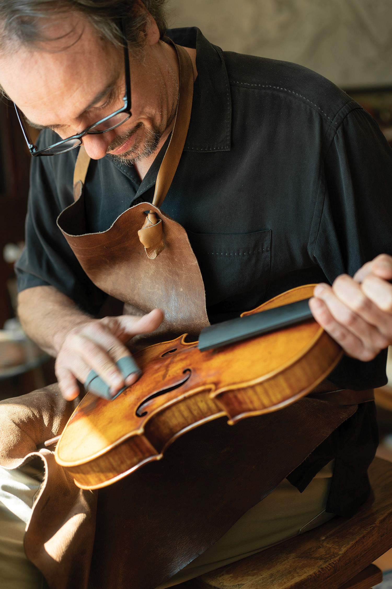 Mark Schnurr grinds his own pigments for varnishes out of plants and insects.