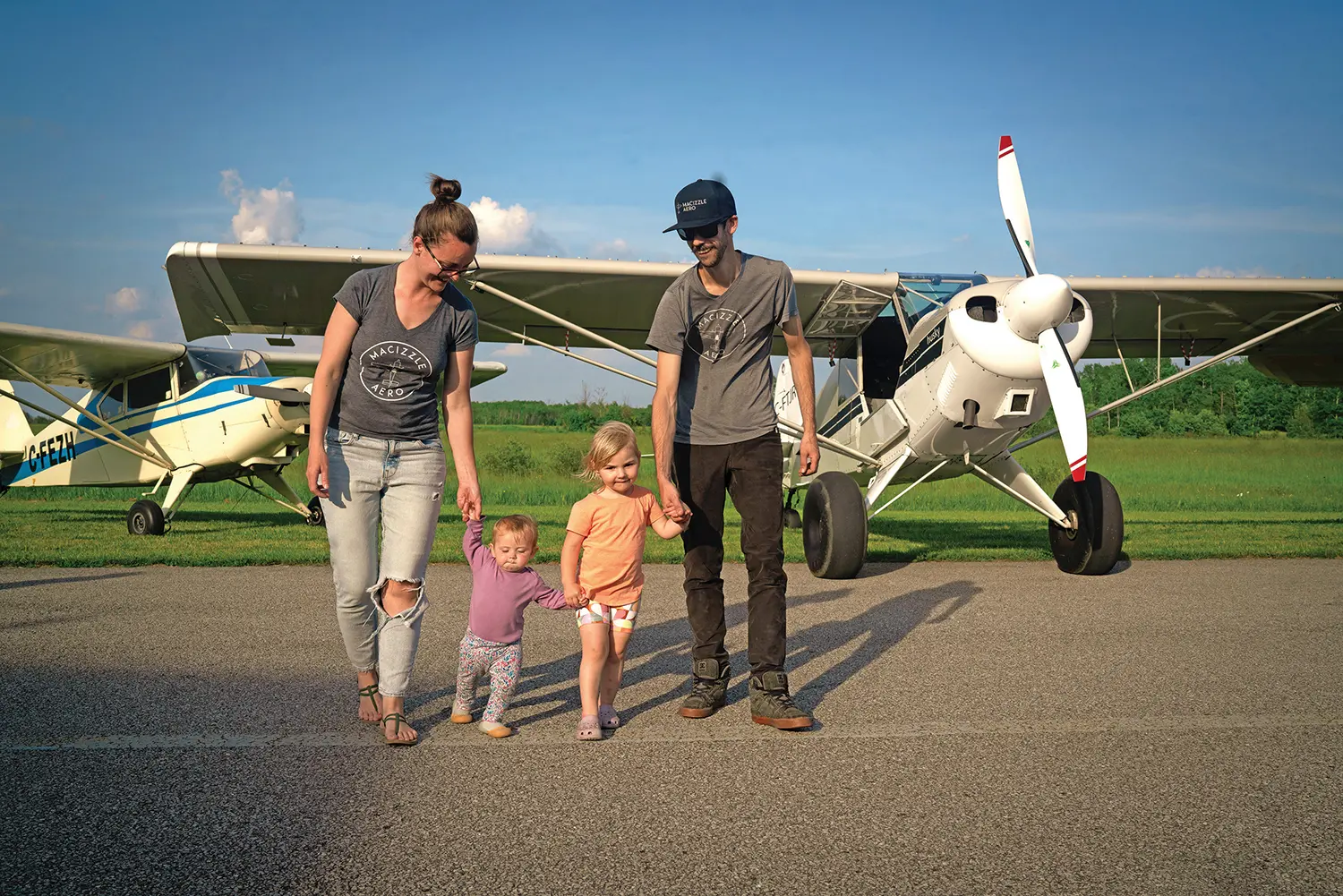 Traci and Adam MacCabe of Macizzle Aero, with daughters Aurora and Hannah